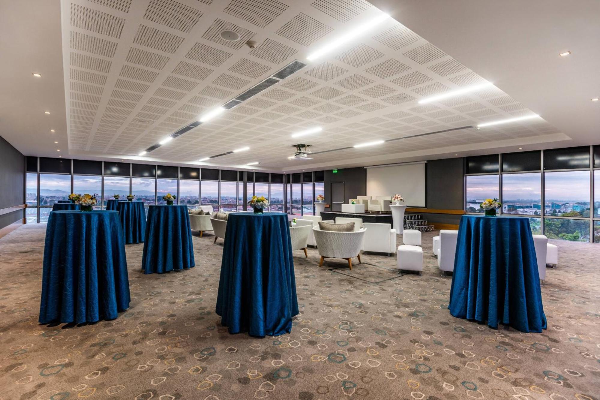 Courtyard By Marriott Bogota Airport Hotel Exterior foto