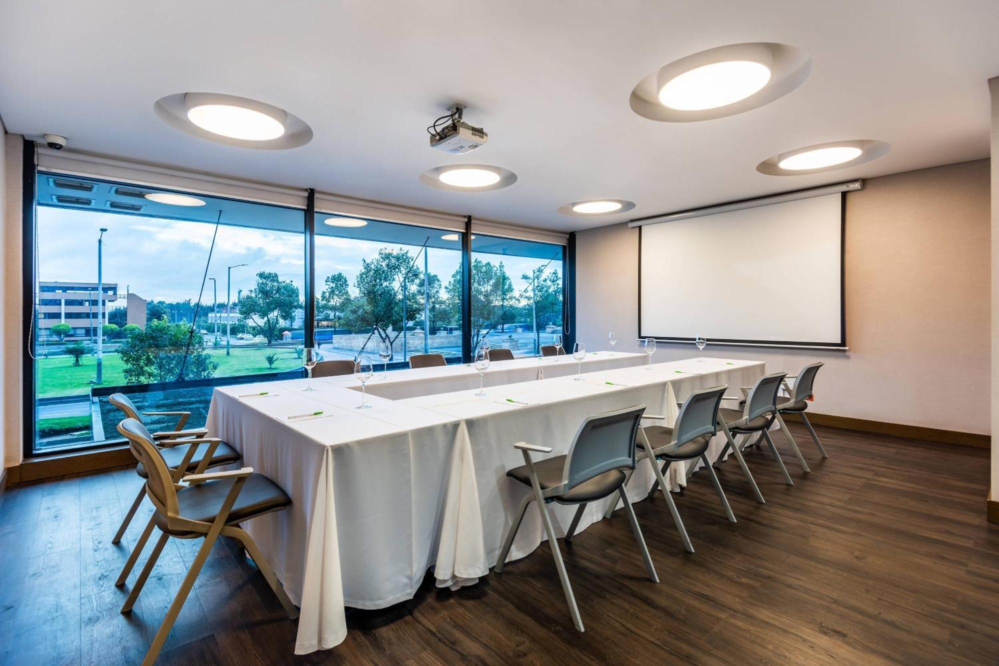 Courtyard By Marriott Bogota Airport Hotel Exterior foto